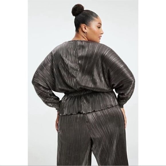 NWT Good American Plisse Deep V-Neck Dolman Blouse in Chrome Size L/XL - Picture 14 of 14